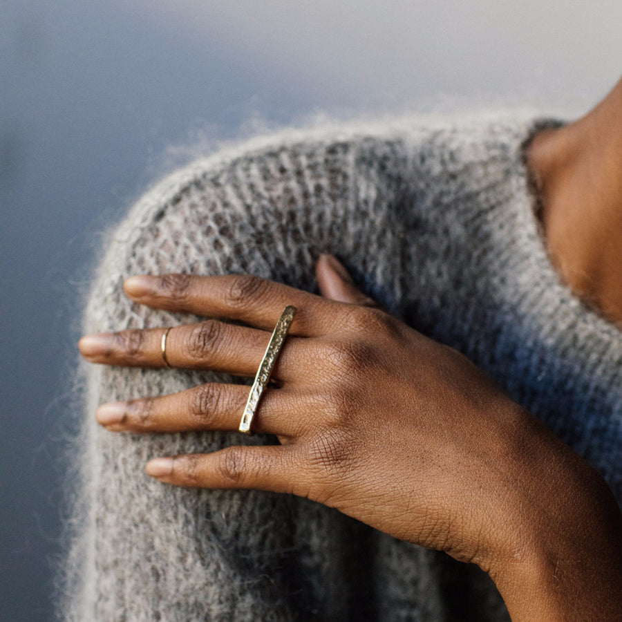 Dual sales finger ring