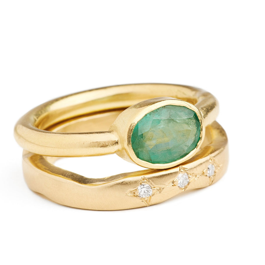 Oval emerald bezel ring