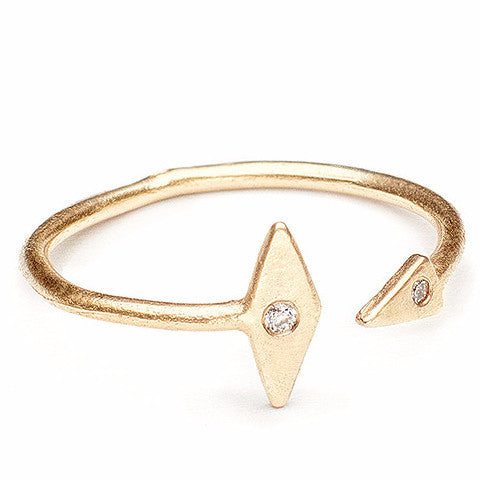 Inez Arrow Ring with Diamonds in 14kt yellow gold